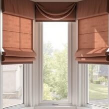 Osłony okienne do okien narożnych: praktyczne rozwiązania montażowe i wybór funkcjonalny do wnętrza