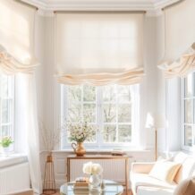 Rolety rzymskie w małym salonie: jak wybrać kolor i fałdy, by dodać lekkości i przestrzeni