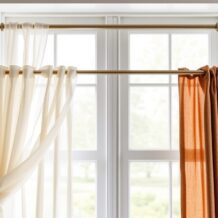 Karnisz podwójny czy pojedynczy – jak dobrać i zamontować idealne rozwiązanie pod firany i zasłony?